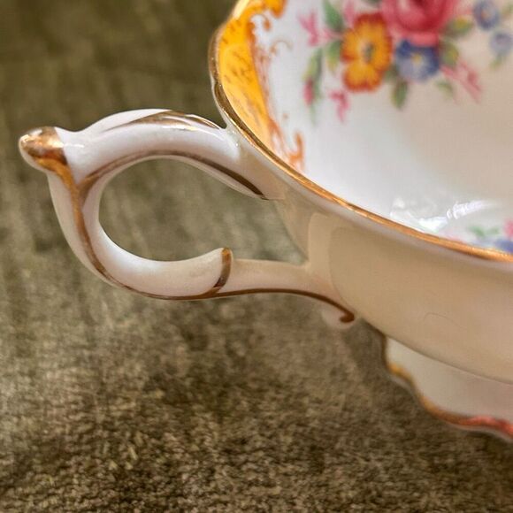 Paragon Tea Cup & Saucer H.M. The Queen H.M. Queen Mary | Yellow White Gold - Picture 5 of 10